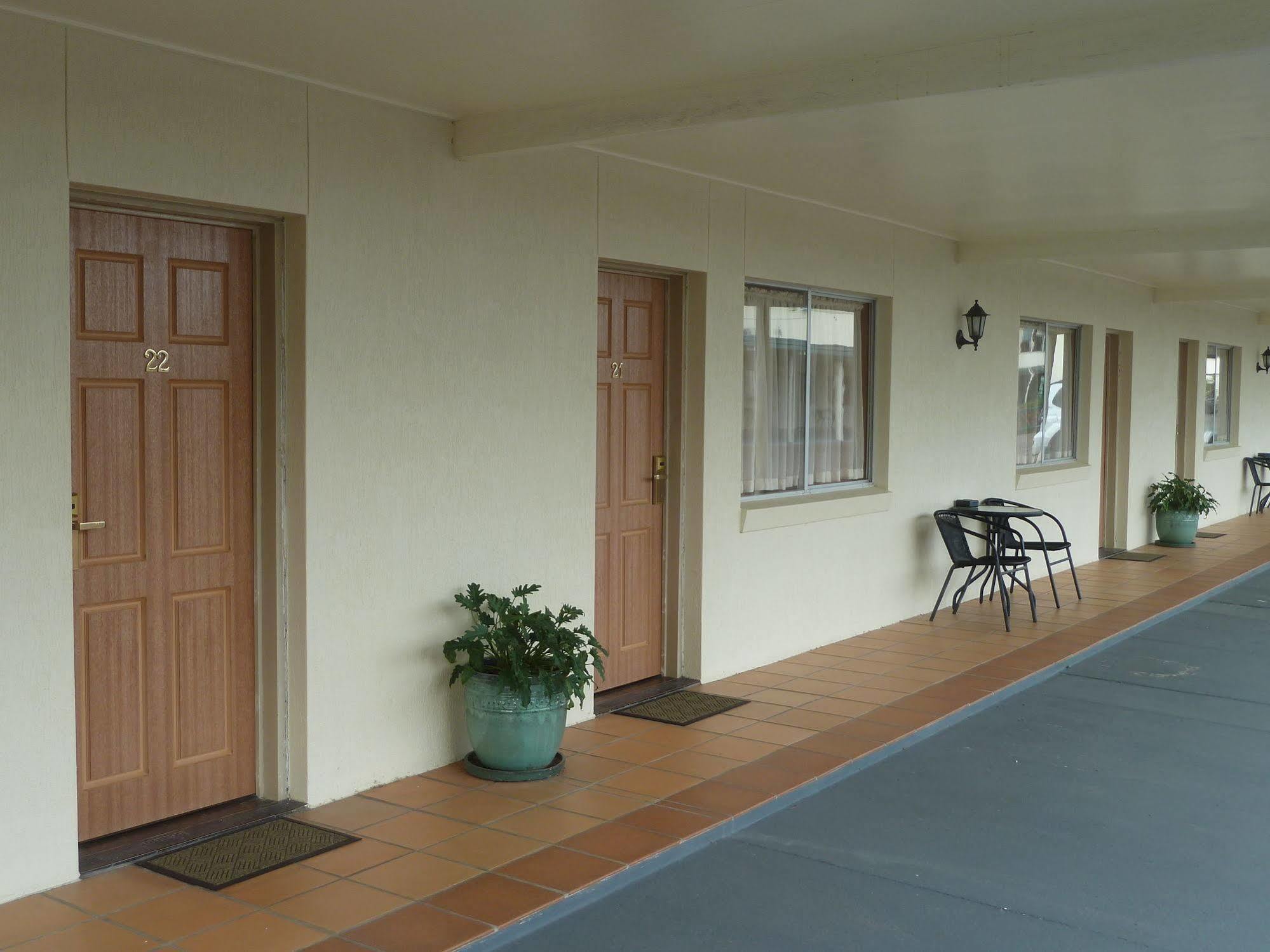 Mcnevins Maryborough Motel Eksteriør billede